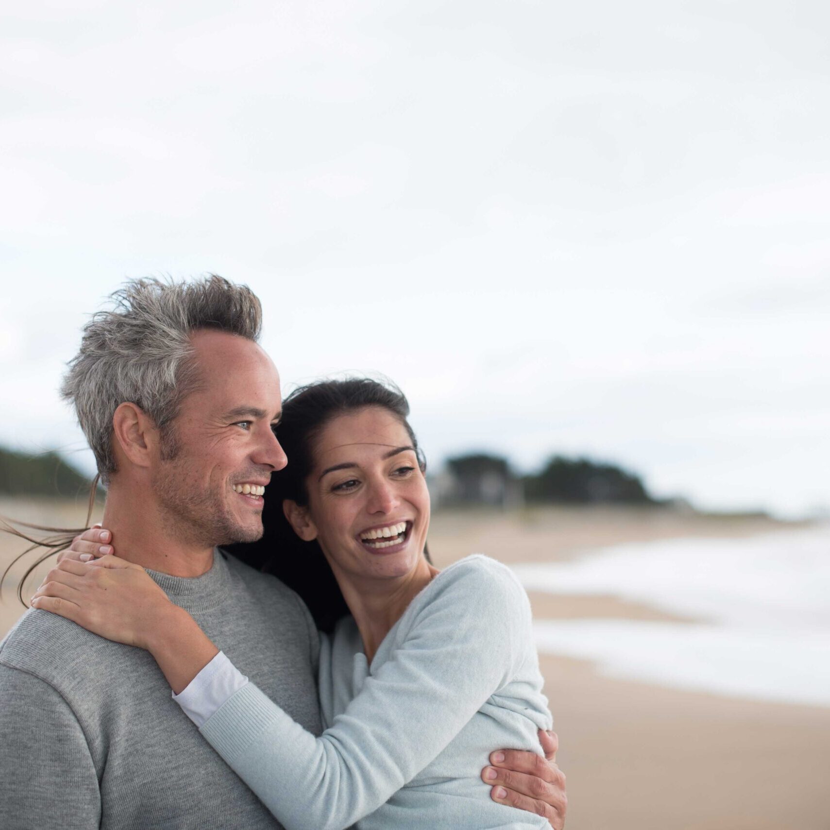 Couple-on-beach---shutterstock_631924328_optim Couple-on-beach---shutterstock_631924328_optim